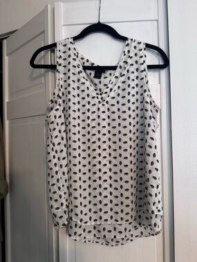 Ann Taylor White Sleeveless V-Neck Tank with Pineapples